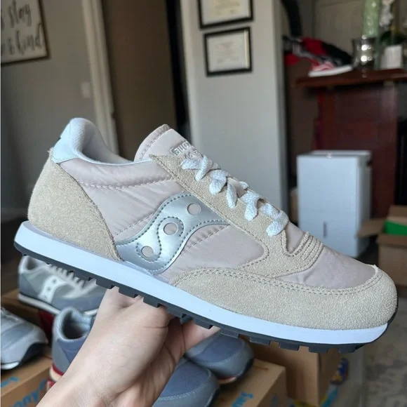 Saucony Jazz Men's Sneakers - Gray, Black, Cream, and White - Picture 7 of 8